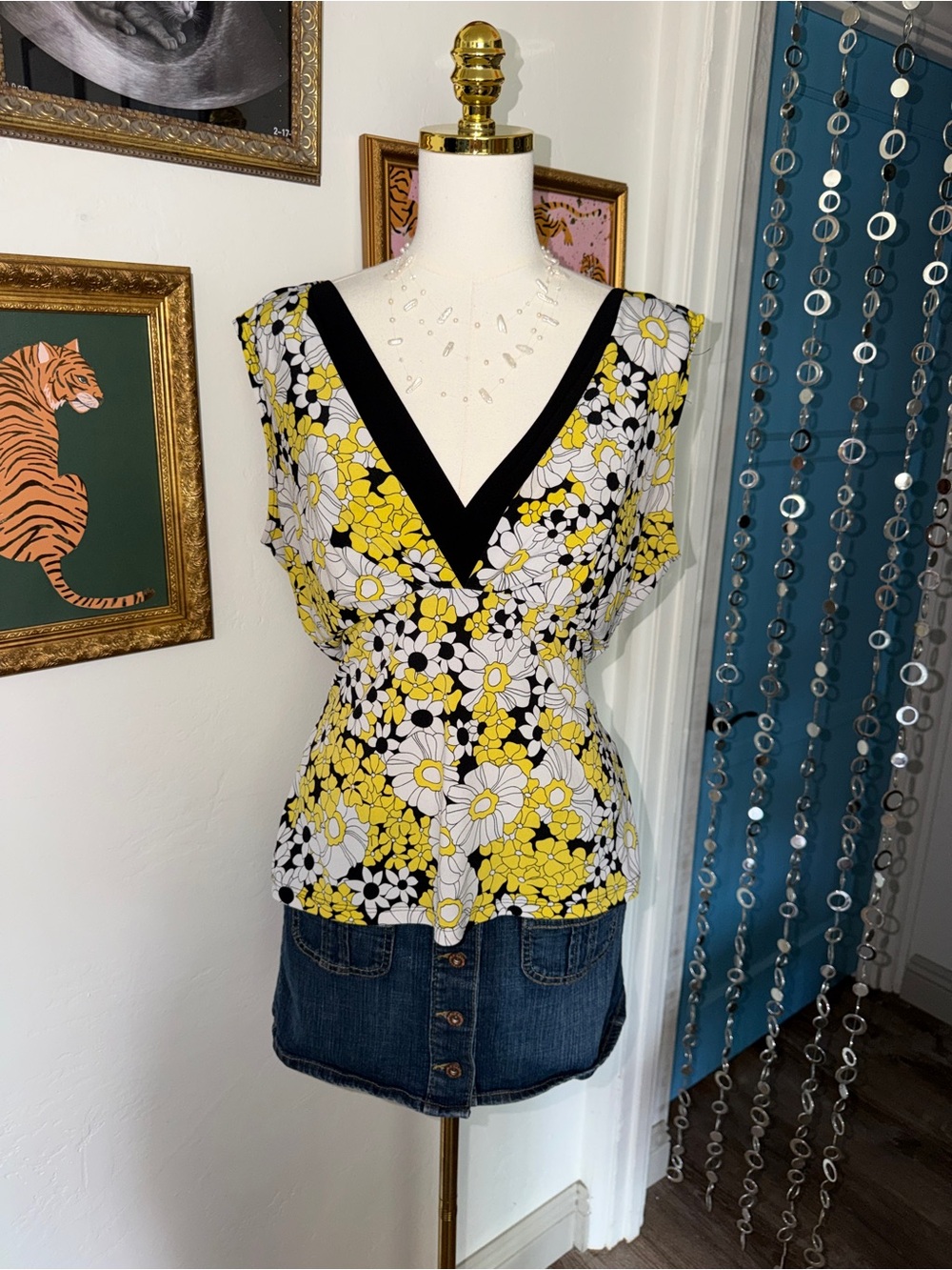 Vintage Y2K Floral V-Neck Top in Yellow & Black